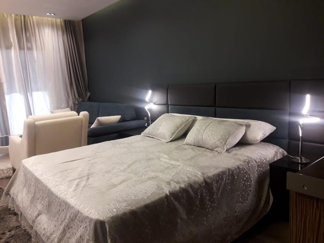 In Aldau Heights Apartament *
